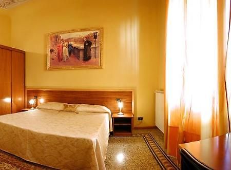 La Luna Guest House Florenz Exterior foto